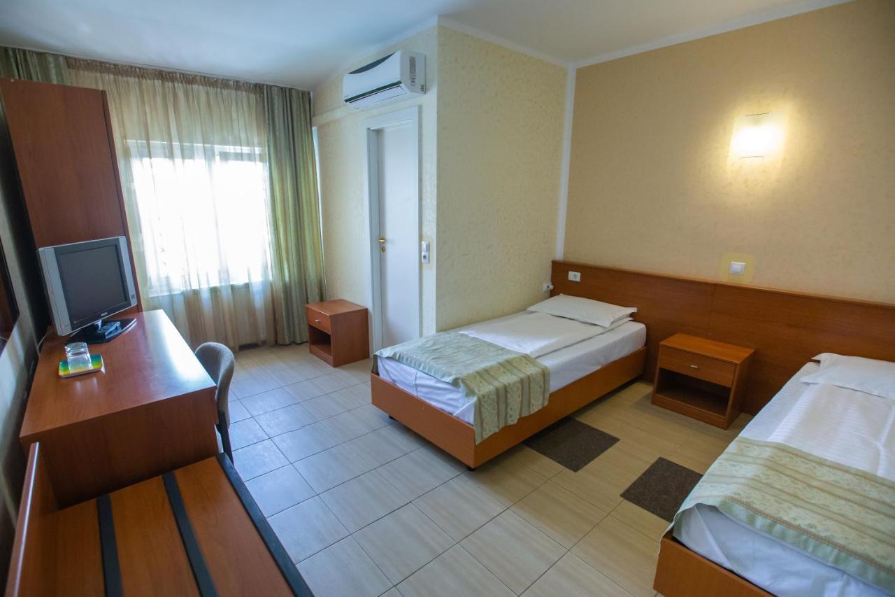 Hotel Seneca Baia Mare Exterior foto