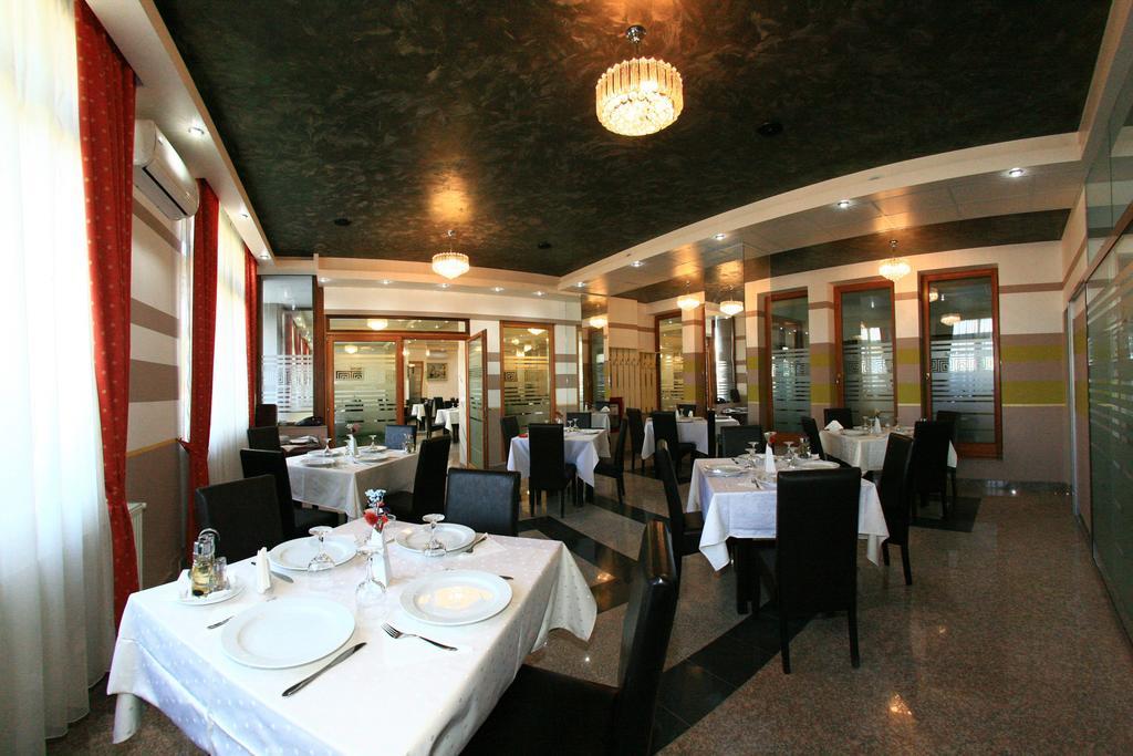 Hotel Seneca Baia Mare Exterior foto