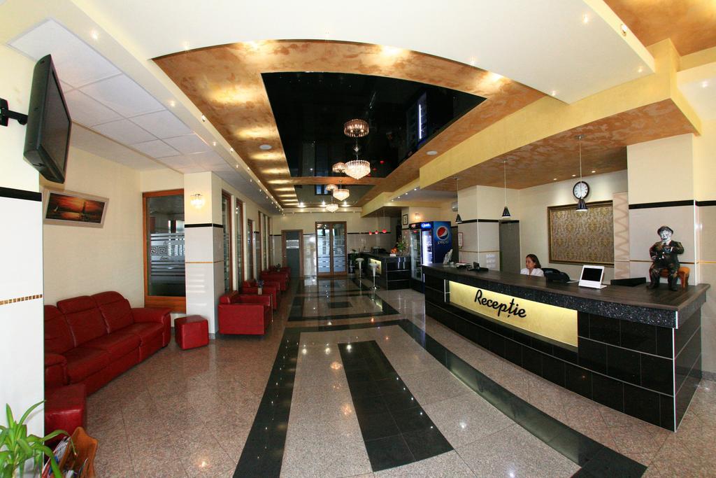 Hotel Seneca Baia Mare Exterior foto
